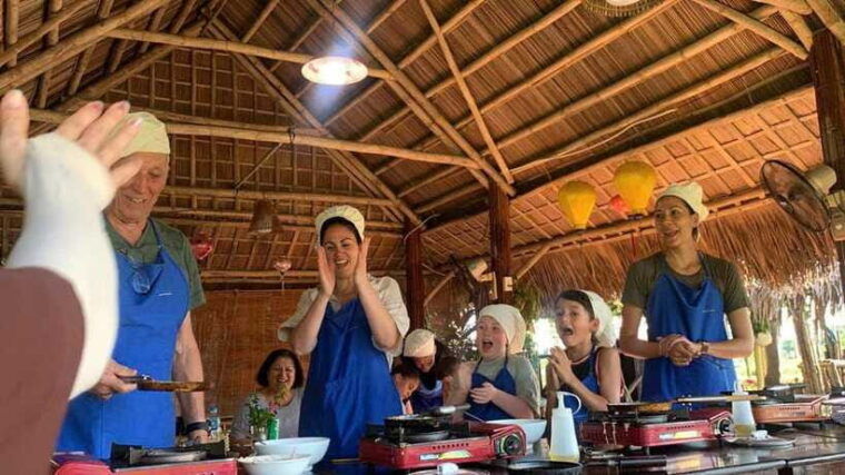 fr-hoi-an-cam-thanh-basket-boat-cooking-class