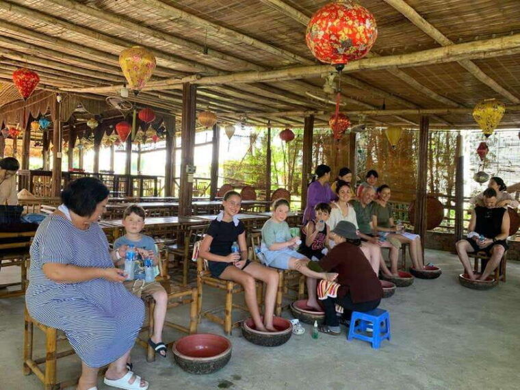 fr-hoi-an-tra-que-farming-cooking-class-group-tour