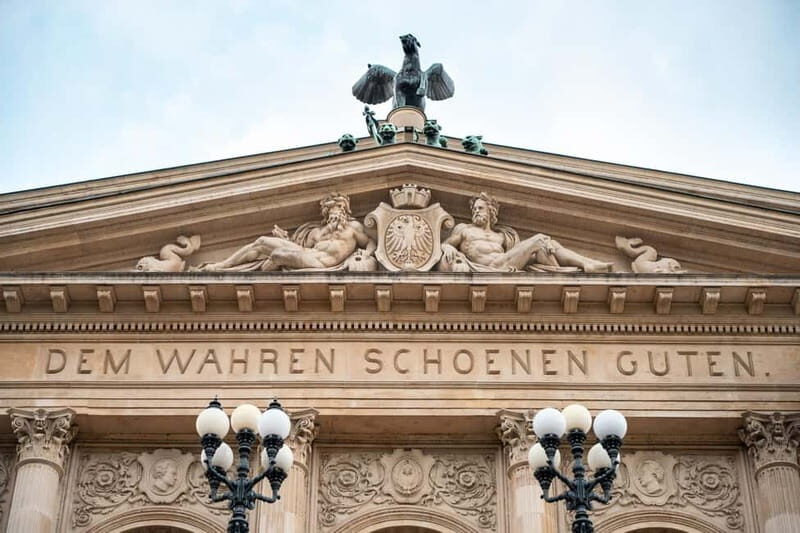 Frankfurt: 2-hour Best Intro Walking Tour with a Local - Group Size and Tour Style