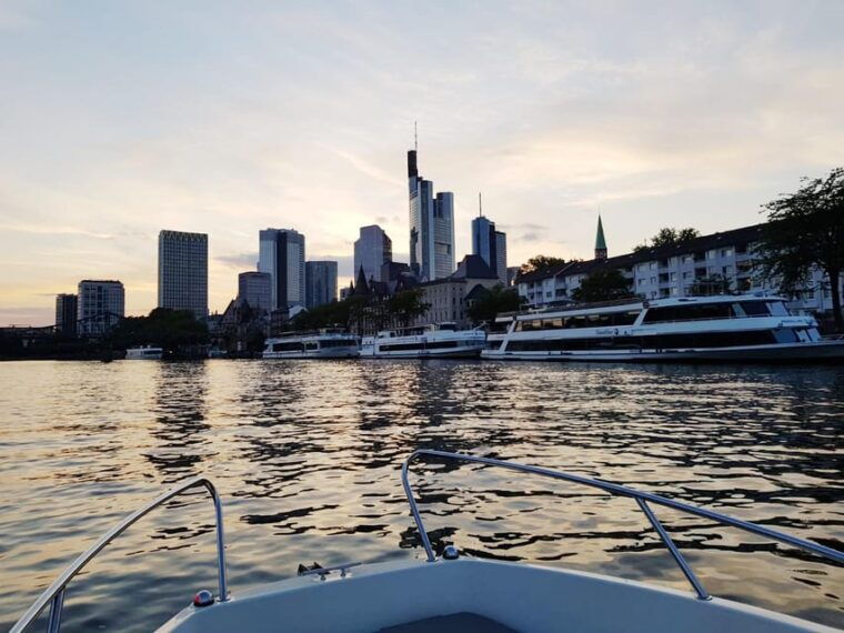 frankfurt-private-romantic-skyline-boat-tour