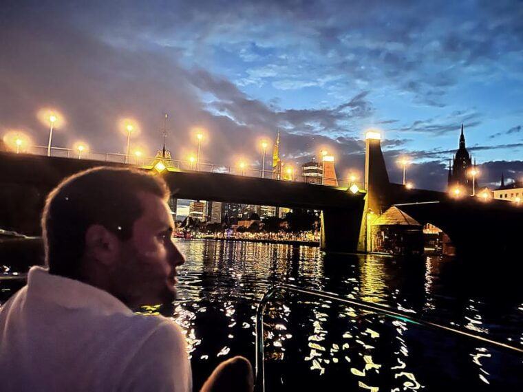 frankfurt-private-romantic-skyline-boat-tour