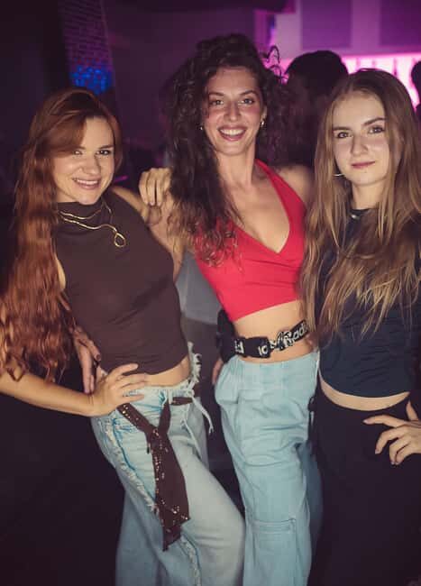 FREE fun explorers pub Crawl with OPTIONAL 1 hour open bar - The Experience from Real Travelers