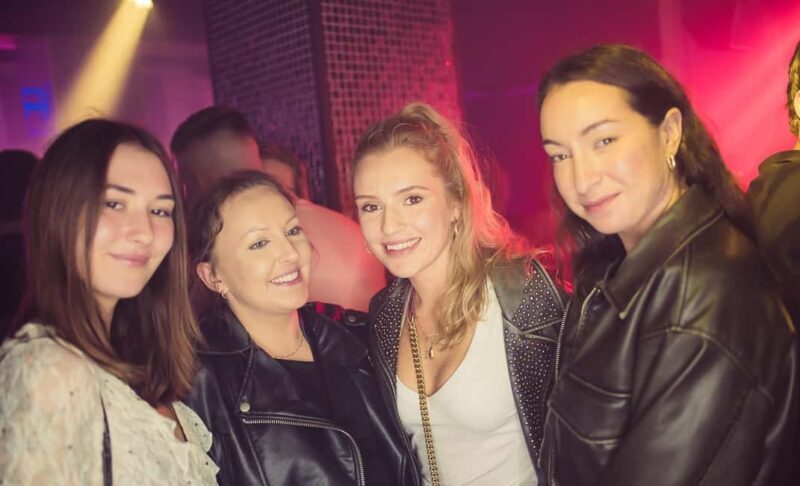 FREE pub Crawl with optional 1 hour open bar and 3 VIP clubs - Food, drinks, and additional costs