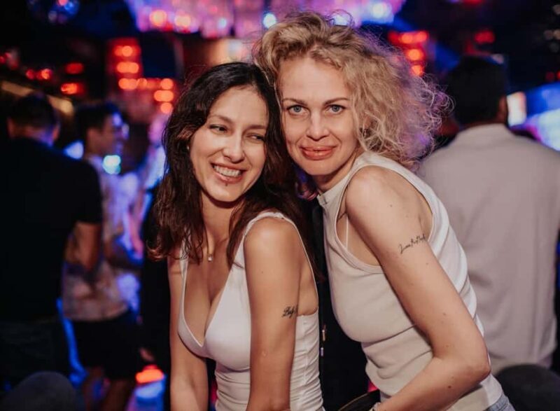 FREE pub Crawl with optional 1 hour open bar and 3 VIP clubs - Group size and guides