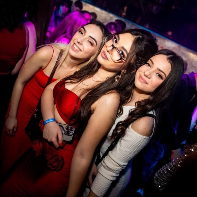 FREE pub Crawl with optional 1 hour open bar and 3 VIP clubs - Who should consider this experience?