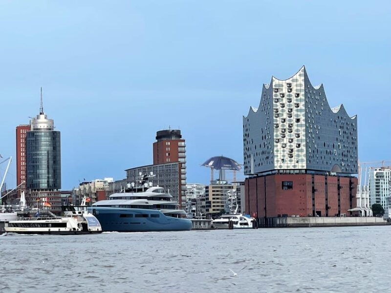 free-tour-port-red-light-district-and-beatles-you-decide-how-much-to-pay-at-the-end