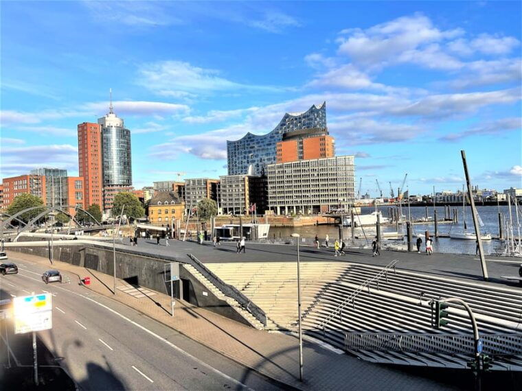 free-tour-port-red-light-district-and-beatles-you-decide-how-much-to-pay-at-the-end