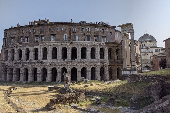 free-urban-trekking-with-an-archaeologist-2