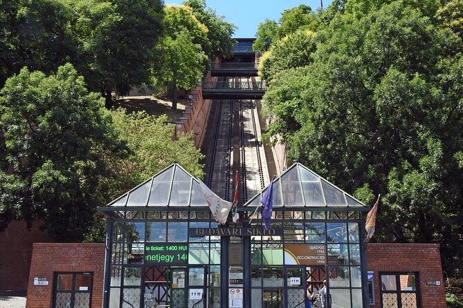 free-walking-tour-in-the-buda-castle-incl-fishermans-bastion