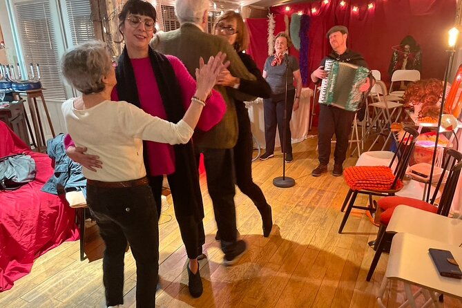 french-dinner-cabaret-show-in-artists-home