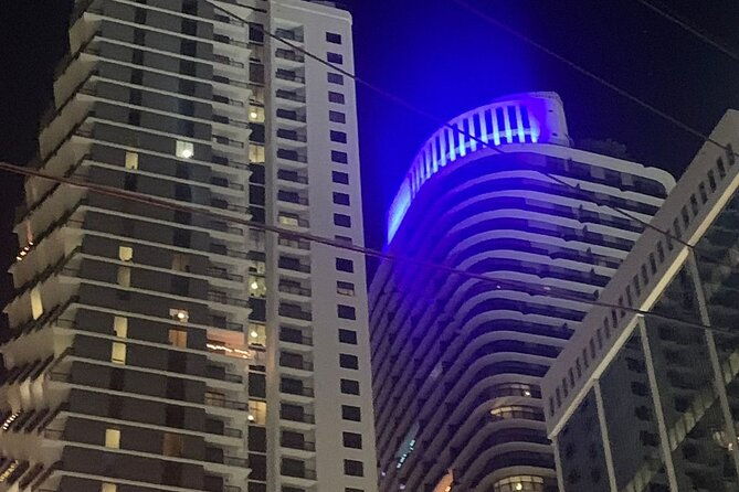 french-tour-of-miami-in-convertible-mustang
