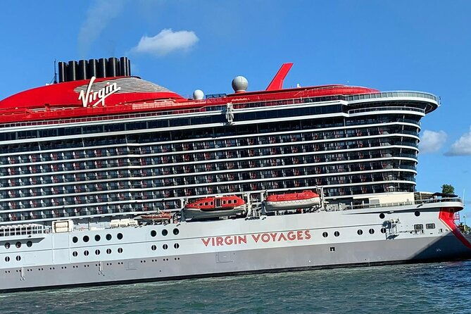 french-tour-of-miami-in-convertible-mustang