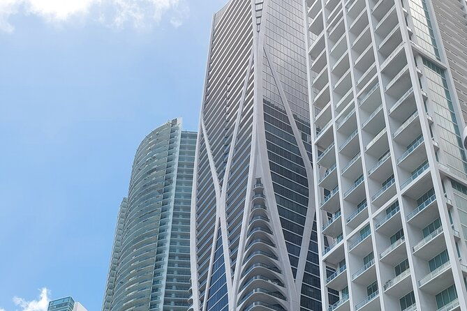 french-tour-of-miami-in-convertible-mustang