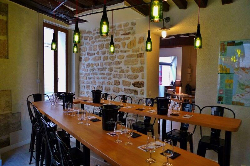 french-wine-tasting-class-with-a-sommelier