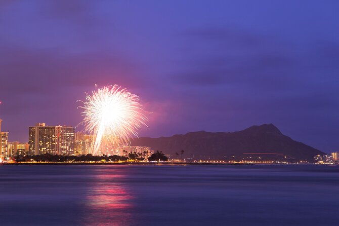 friday-fireworks-cruise-in-oahu-hawaii