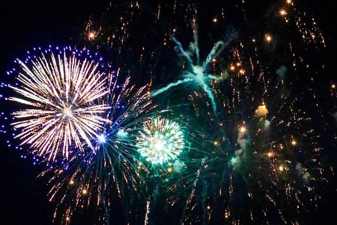 friday-night-catamaran-fireworks-sail-with-open-bar