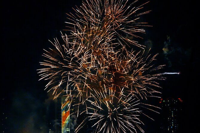 friday-night-firework-cruise-in-waikiki-2