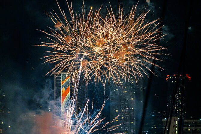 friday-night-firework-cruise-in-waikiki