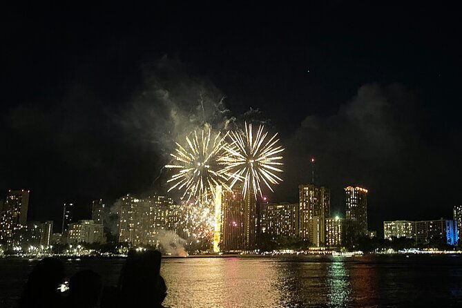 friday-night-waikiki-fireworks-catamaran-cruise