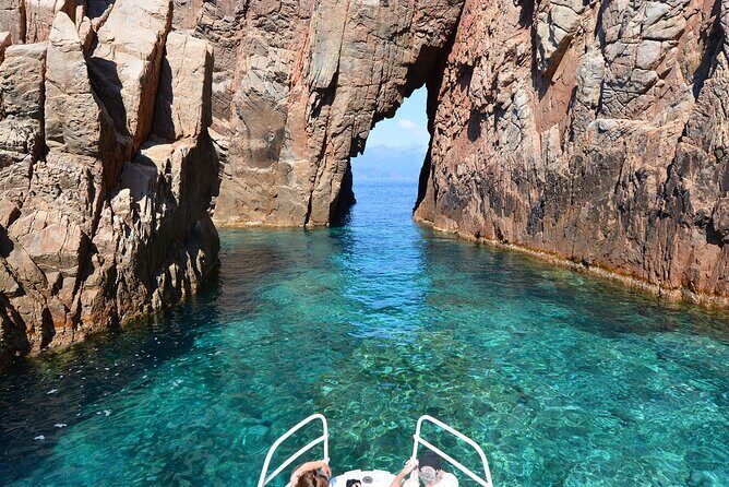 Friendly discovery of Scandola Calanques de Piana and meal stop at Girolata - Key Points