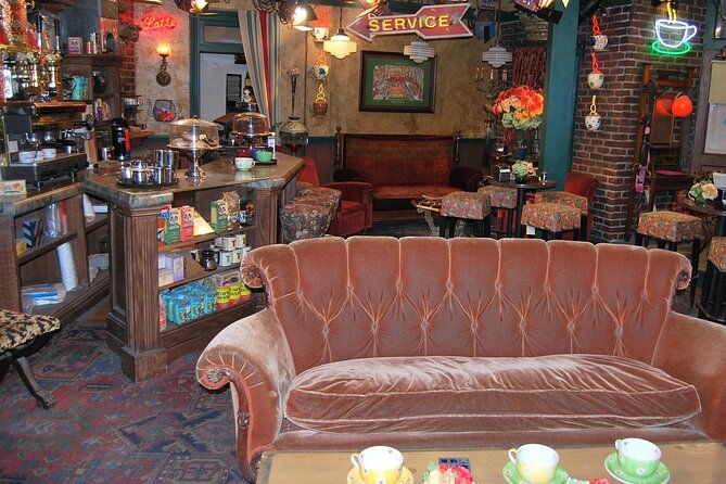 friends-in-new-york-city-private-car-tour-with-tickets