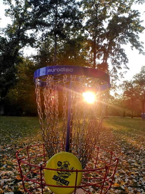 Frisbee golf / disc golf: Fun and games in a beautiful park in Leipzig - What to Expect from the Frisbee Golf Experience in Leipzig