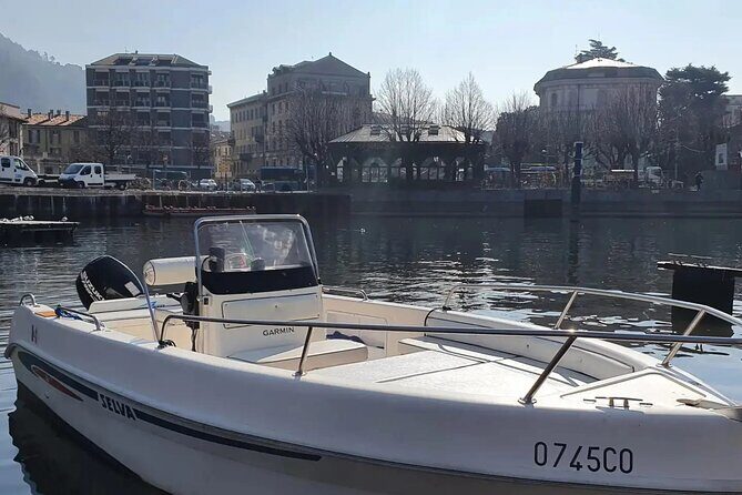 From 1H to 4H License Free Boat Rental 40cv Lake Como - FAQs