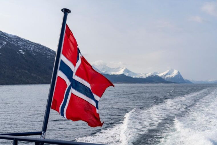 from-alesund-winter-fjord-cruise-to-geirangerfjord