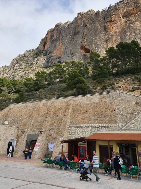 from-alicante-to-the-caves-in-europe-canelobre-gidovik