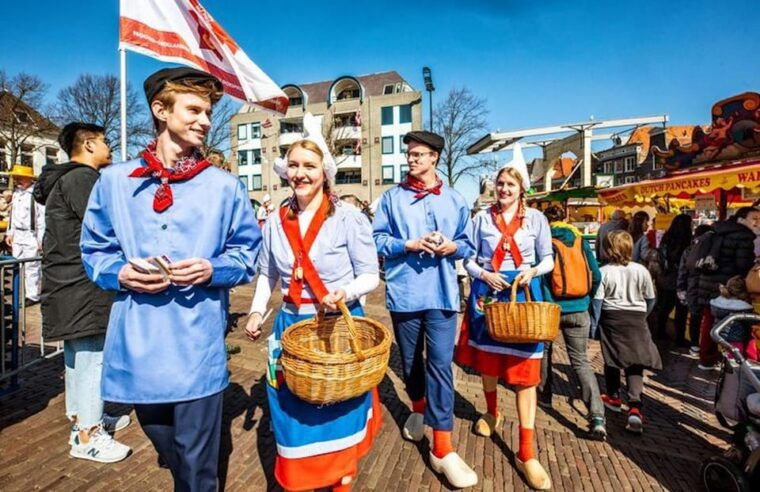 from-amsterdam-alkmaar-cheese-market-zaanse-schans