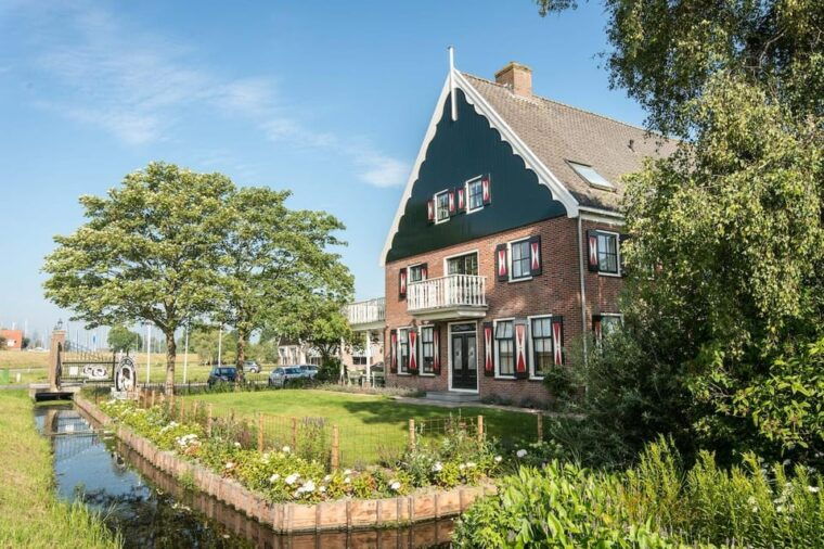from-amsterdam-alkmaar-cheese-market-zaanse-schans
