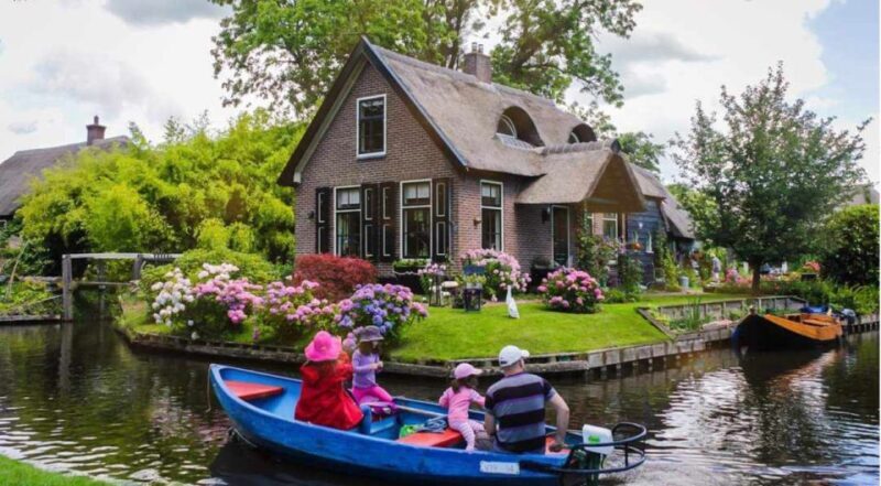 From Amsterdam: Giethoorn Guided Day Trip with Canal Cruise - The Realities of the Experience