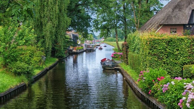 from-amsterdam-giethoorn-sightseeing-tour-and-canal-cruise