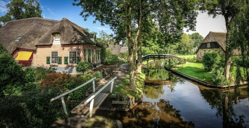 from-amsterdam-giethoorn-sightseeing-tour-and-canal-cruise