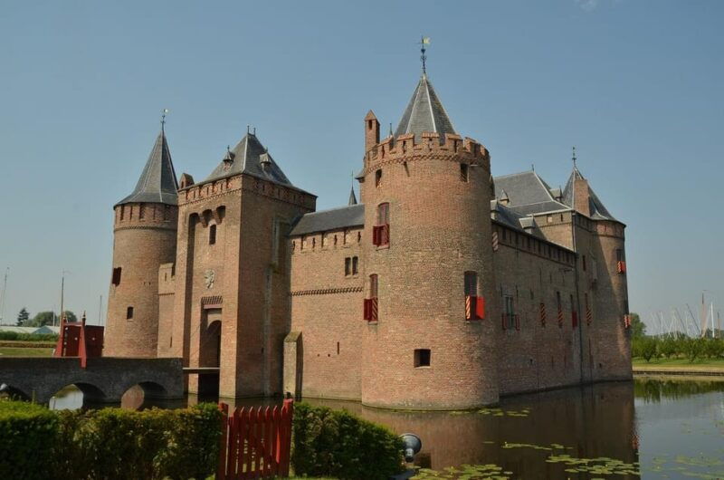 from-amsterdam-muiderslot-and-de-haar-castle-tour