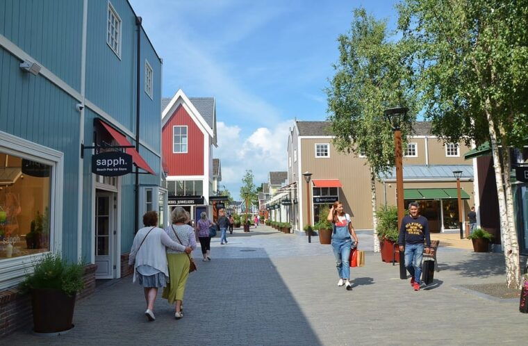 from-amsterdam-private-day-trip-to-fashion-outlet