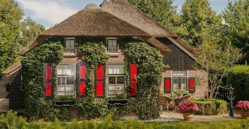 from-amsterdam-private-day-trip-to-giethoorn-and-lelystad