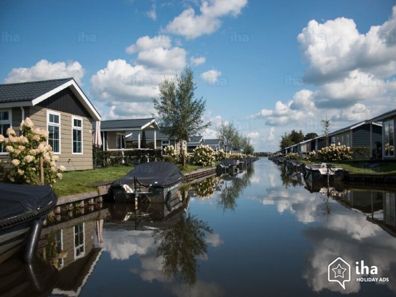 from-amsterdam-private-day-trip-to-giethoorn-and-lelystad