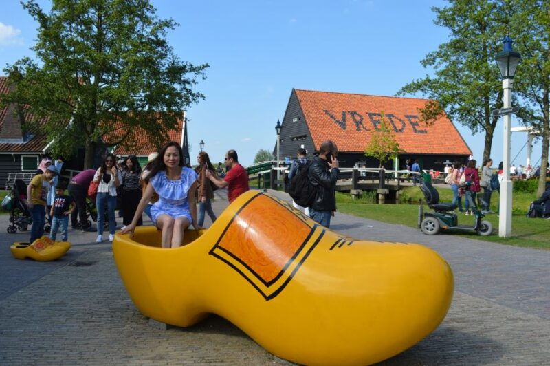 from-amsterdam-small-group-zaanse-schans-and-volendam-tour