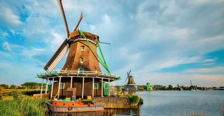from-amsterdam-zaanse-schans-volendam-and-marken-day-trip