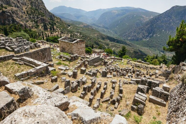 from-athens-delphi-and-meteora-2-day-guided-tour