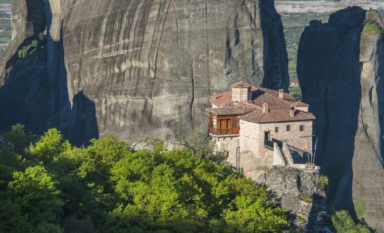 from-athens-meteora-full-day-trip-with-guide-on-luxury-bus