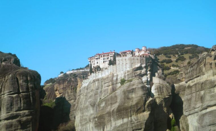 from-athens-meteora-full-day-trip-with-guide-on-luxury-bus