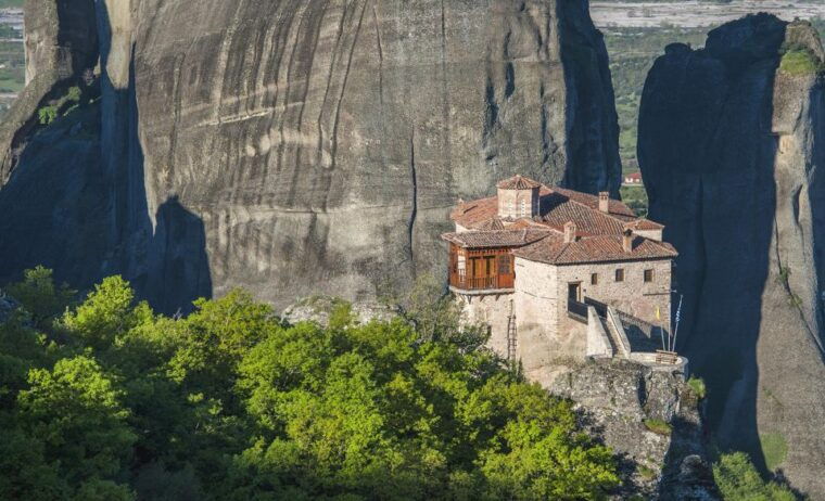 from-athens-meteora-full-day-trip-with-guide-on-luxury-bus