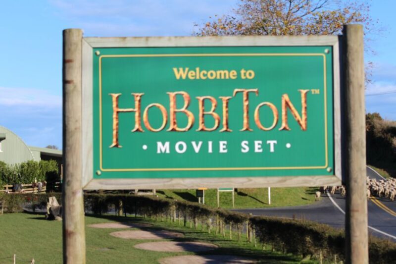 From Auckland: Hobbiton & Rotorua Tour with Lunch at Te Puia - An In-Depth Look at the Tour Experience