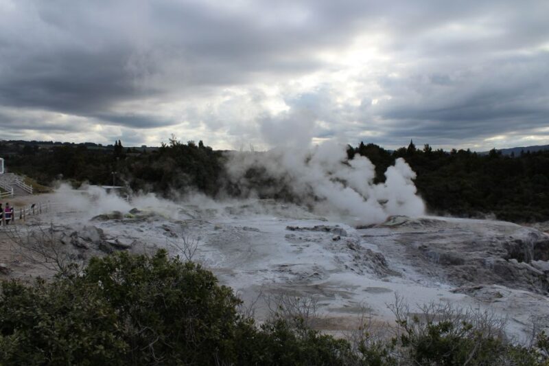 From Auckland: Hobbiton & Rotorua Tour with Lunch at Te Puia - FAQs