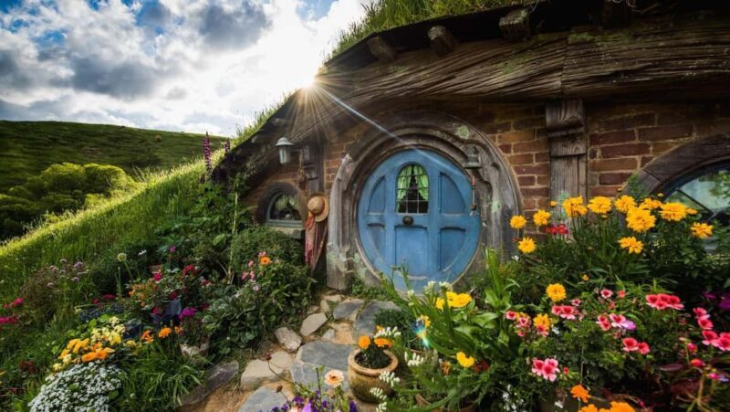 From Auckland: Private tour Hobbiton Movie Set Day Trip - Authentic Experiences and Authenticity