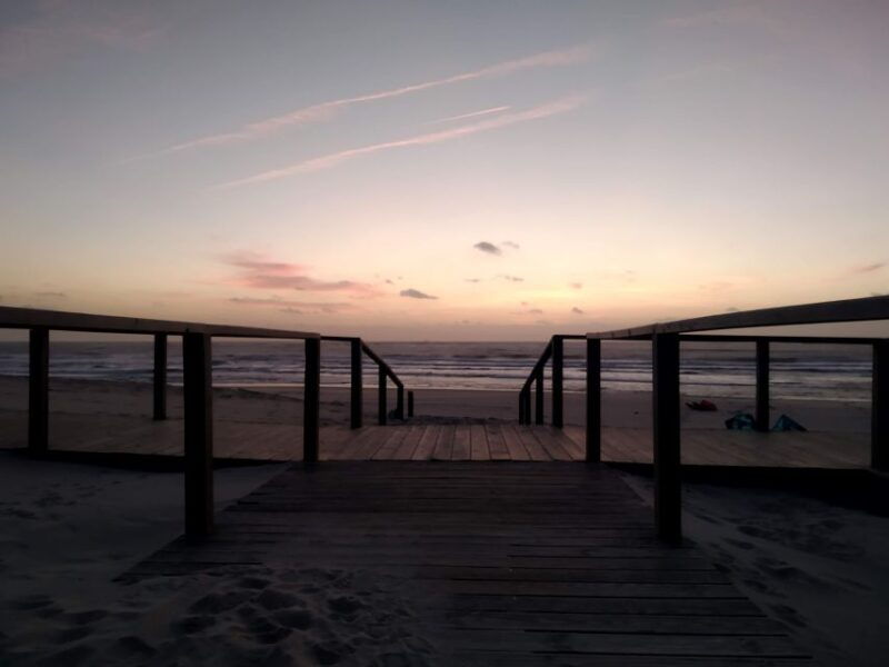 from-aveiro-barra-beach-lighthouse-costa-nova-guided-tour