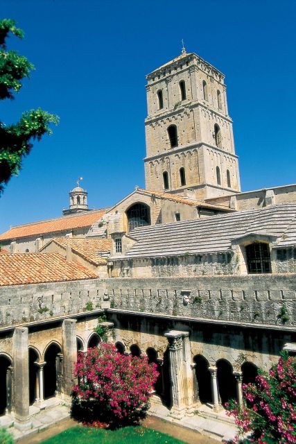 from-avignon-half-day-van-gogh-carrieres-de-lumieres-tour
