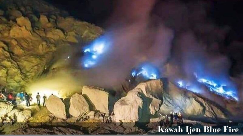 from-bali-group-tour-to-see-kawah-ijen-blue-flame